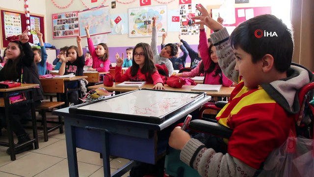 Sevindiren haber Danimarka'dan geldi... Uşaklı minik çocuğa 'Danimarka'dan gelen yürüme umudu