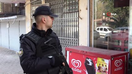 Okul önlerinde narkotik köpeğiyle uyuşturucu arandı