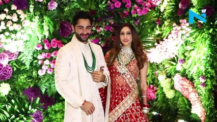 Watch, Kareena and Karisma in 'Baraat Mode', dressed in traditional sarees