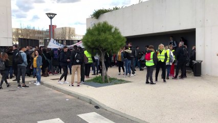 La mobilisation lycéenne à Martigues vue par Fred Munos.