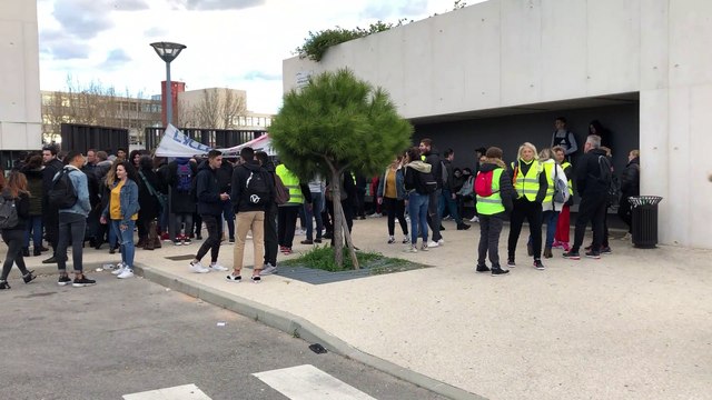 La mobilisation lycéenne à Martigues vue par Fred Munos.