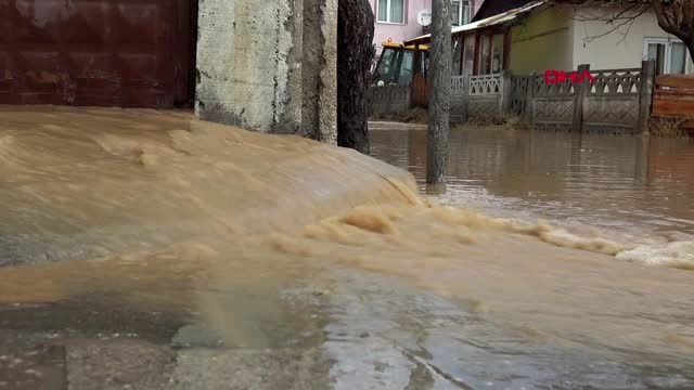 Bolu'da dere taştı, evleri su bastı-2