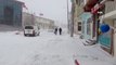 Kar Yağışı Nedeniyle Karlıova’da Okullar Tatil Edildi