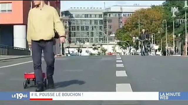 Allemagne: Un artiste simule un embouteillage à Berlin avec... 99 smartphones connectés à l'application Google Maps - VIDEO