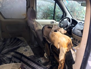 Psikolojik sorunları olan şahıs, ölen babasından kalan aracı kundakladı