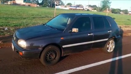 Golf é localizado abandonado às margens da PRc-467, na região do Jardim Gramado