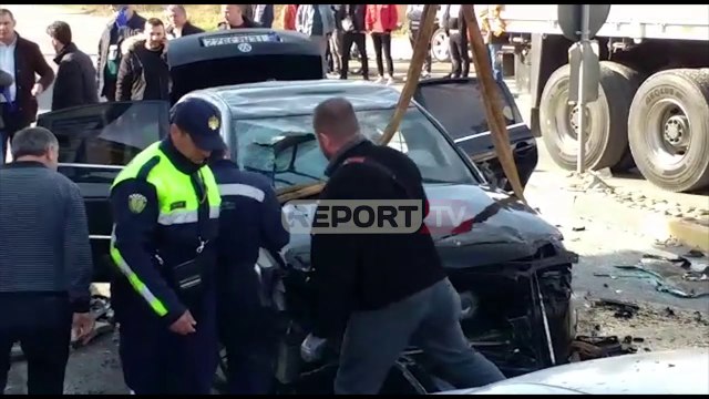 Report TV - Pamjet nga aksidenti në Elbasan, ky është autori që theu postbllokun e policisë