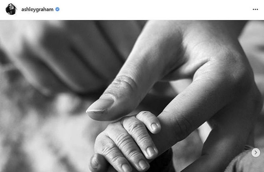 Ashley Graham postete Babyfotos