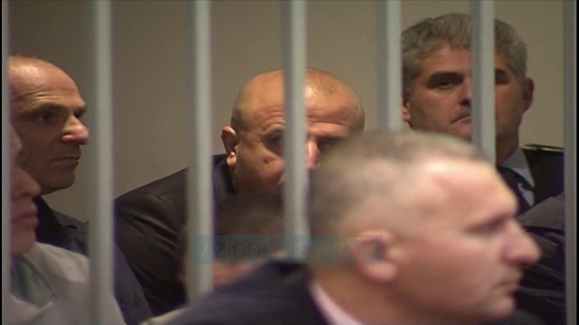 Policia shënjestron Çapjat dhe Lul Berishën - News, Lajme - Vizion Plus