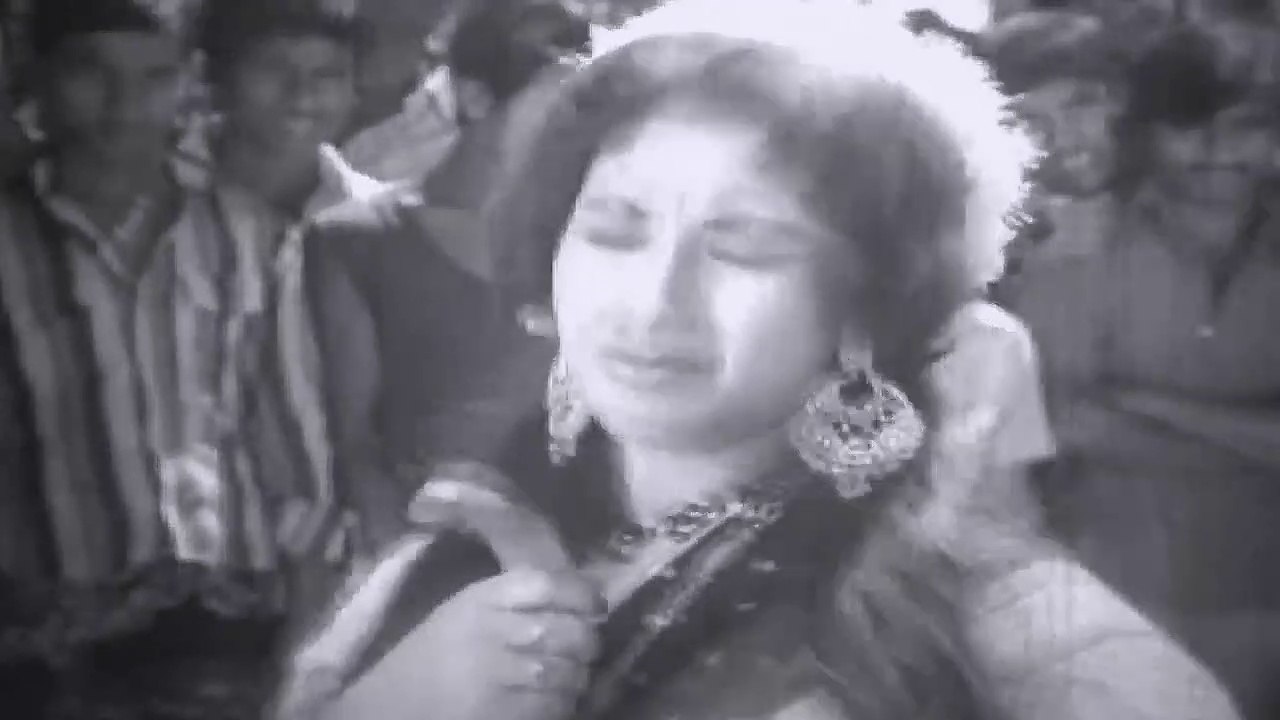 Chompa duli nam amader, Film- Nagin,