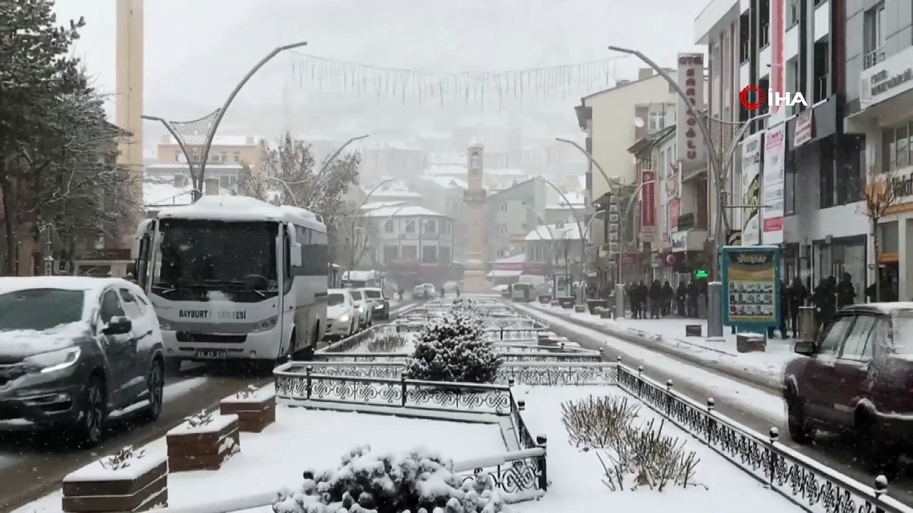 Bayburt'ta Kar Yağışı Etkili Olmaya Devam Ediyor