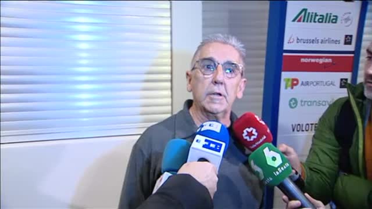 Los pasajeros del accidentado vuelo de Air Canada salen por fin de Barajas