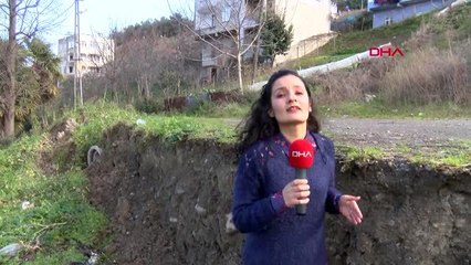 Samsun heyelan yaşanan arazide derin yarıklar oluştu, riskli bina boşaltıldı