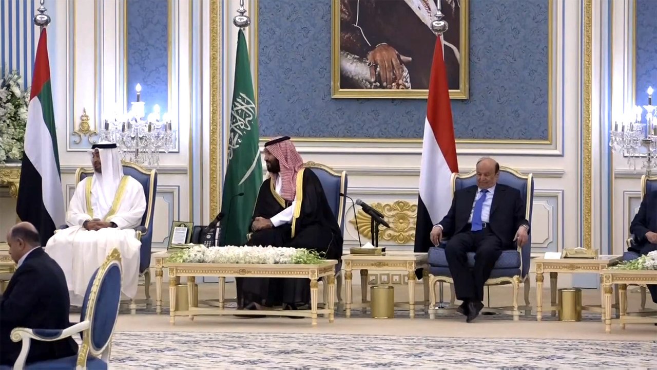 محافظ سقطرى يتهم الإمارات بدعم تمرد عسكري على الشرعية اليمنية