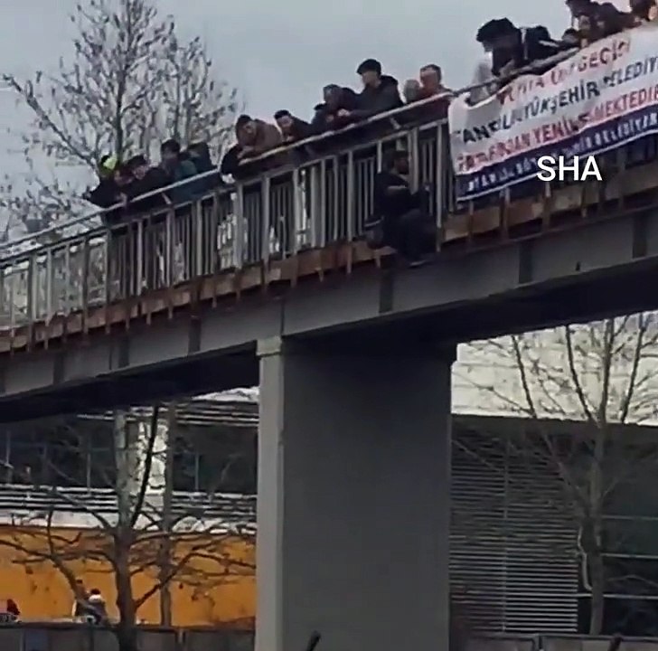 Üst geçitte intihara kalkıştı