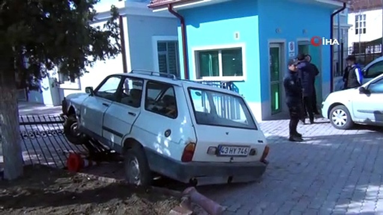 Direksiyon başında kalp krizi geçiren sürücü 3 araca çarptı