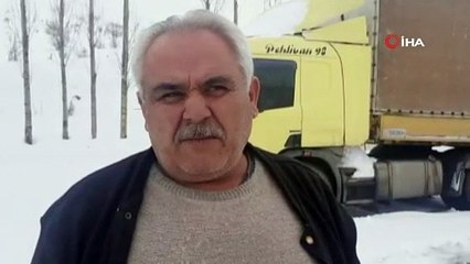 Kar küreme aracını seyrederken TIR'ın altında kalıyordu