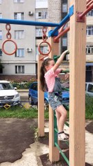 Sophia Brincando no Parque Parte 1