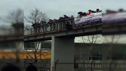 Üst geçitte intihara kalkışan şahsı polis ikna etti