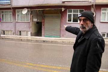 Depremde hasar gören apartmanların demir kapıları çalındı