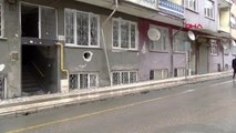 Elazığ depremde hasar gören apartmanların demir kapıları çalındı