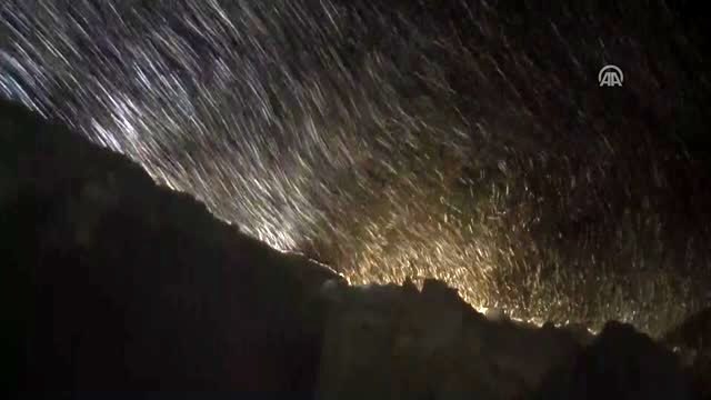 Çığ altında kaldığı bildirilen minibüse ulaşılmaya çalışılıyor (3)