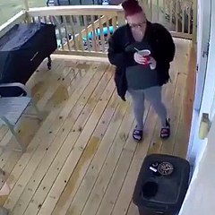 Sale journée pour ce couple... double gamelle