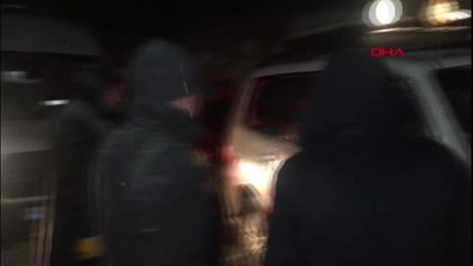 Bahçesaray yoluna çığ düştü