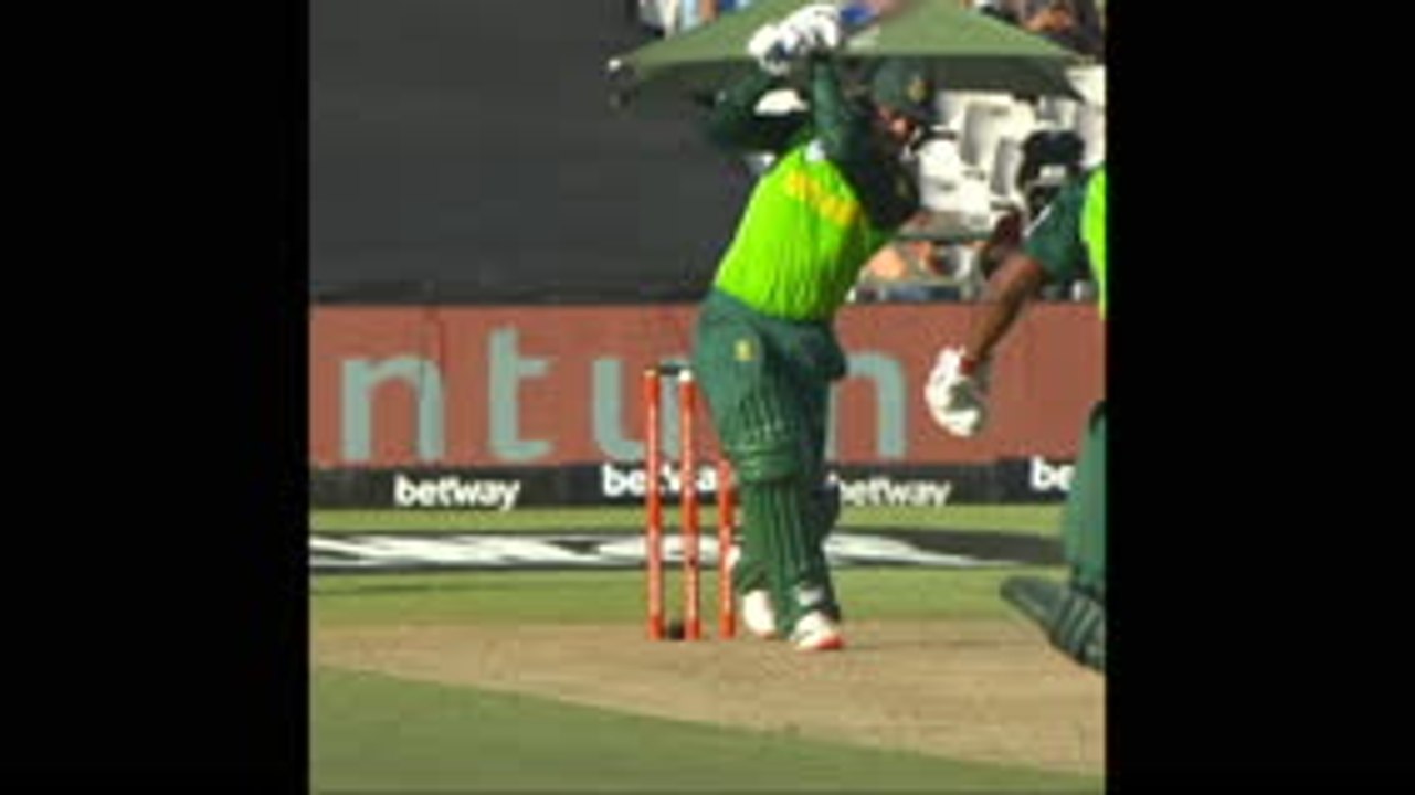 De Kock and Bavuma make 50s as Proteas eye victory