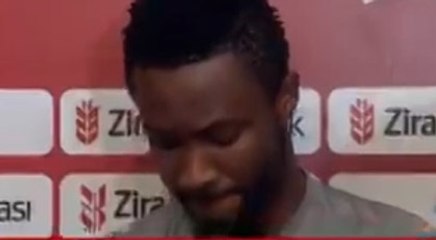 Gözyaşlarını tutamadı