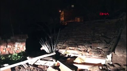 Akhisar'daki 4.8'lik depremde ilçe merkezindeki metruk bina yıkıldı - 6