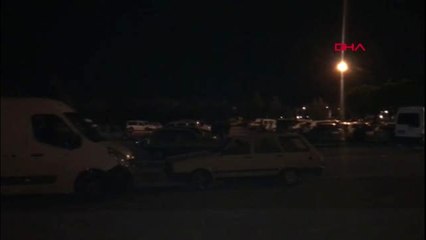 Akhisarlılar depremin ardından geceyi sosyal tesislerde geçiriyor - 7