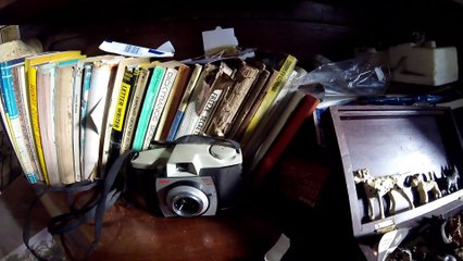 Exploring an Old Victorian House with Relics