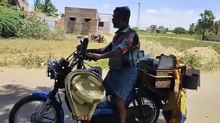 New Technic of Street Vendor || Smart Street Vendor || Singing and Selling Street Vendor
