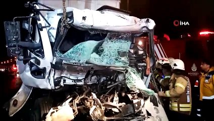 TEM otoyolunda kamyonla kamyonet çarpıştı. Kazada 1 sürücü ağır yaralandı