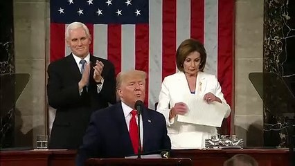 Pelosi, bu sefer de Trump'ın konuşmasını yırttı