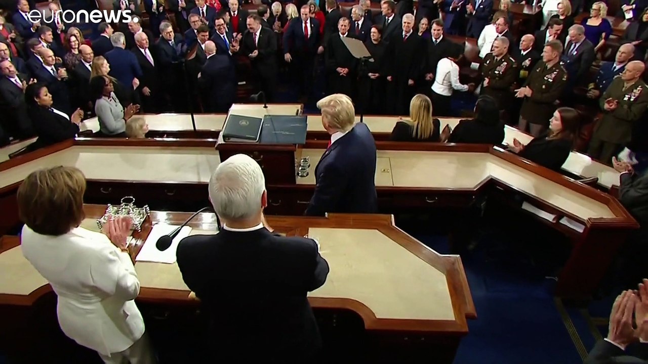 Nancy Pelosi déchire le discours sur l'état de l'union, mais pour Trump, "le meilleur est à venir"
