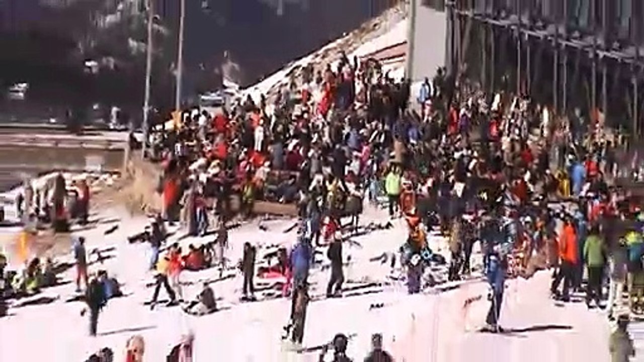 "Στα λευκά" ο Παρνασσός - "Γέμισε" με κόσμο το Χιονοδρομικό Κέντρο