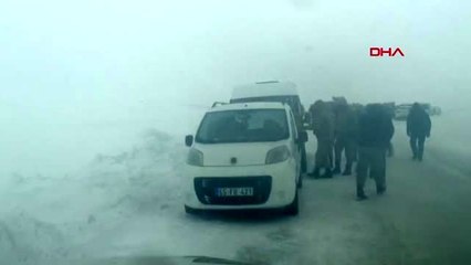 Van çığ altında kalan minibüsten gündüz görüntüleri-2