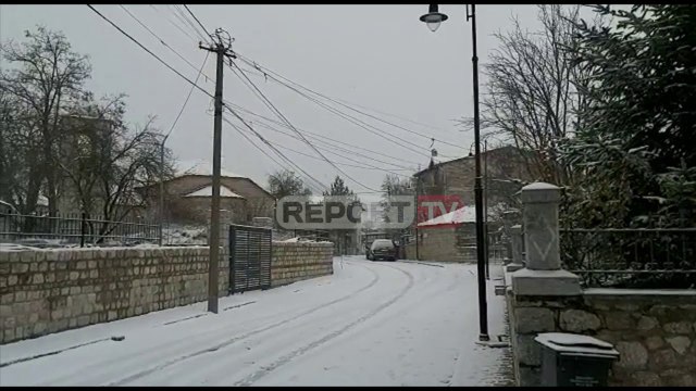 Report TV - Ulen temperaturat, Korça zgjohet e zbardhur nga dëbora