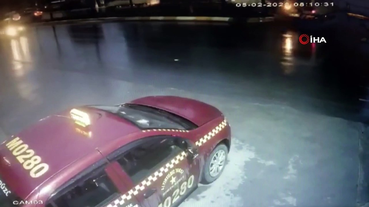 Esenyurt’ta taksiciler birbirine girdi, ortalık karıştı...O anlar kamerada