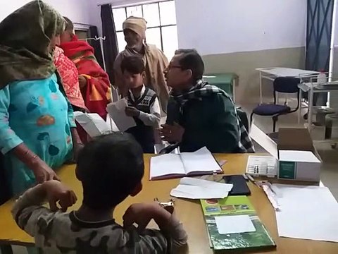 शामली: कैराना के सरकारी अस्पताल में लगाए गए एंटीरेबीज के इंजेक्शन