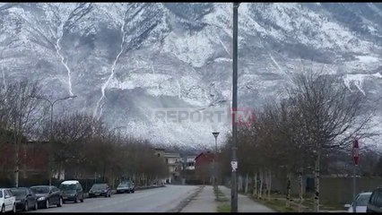 Kukësi përfshihet nga dëbora, probleme me energjinë elektrike në disa fshatra