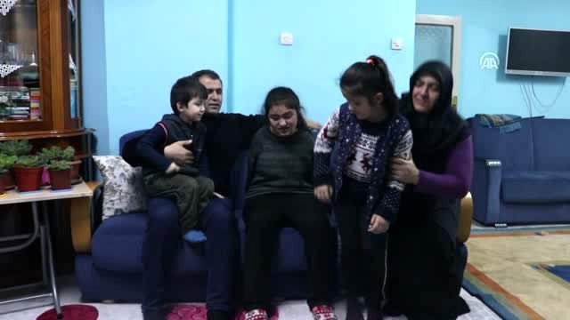 Doğuştan kolları olmayan kızını dünya şampiyonluğuna hazırlıyor