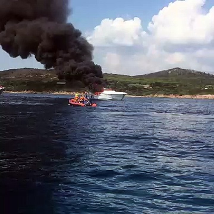 Incendie du bateau du rappeur Gims au large de Bonifacio