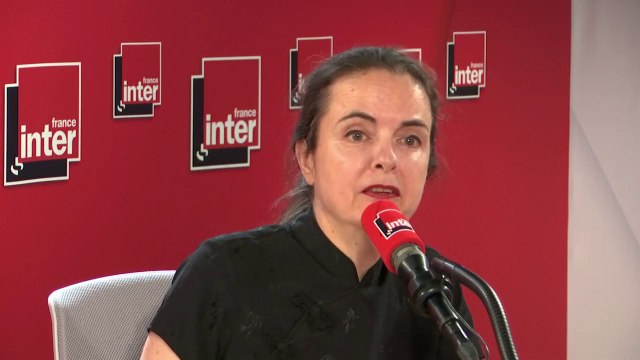 Amélie Nothomb : Quand j'étais petite, j'étais infiniment moins moderne que maintenant : je me suis arrangé depuis, maintenant j'écoute du metal, quand j'étais petite j'écoutais des chants grégoriens