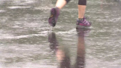 [날씨] 내륙 늦더위, 제주도·남해안 가을장마...내일 충청 이남 확대 / YTN