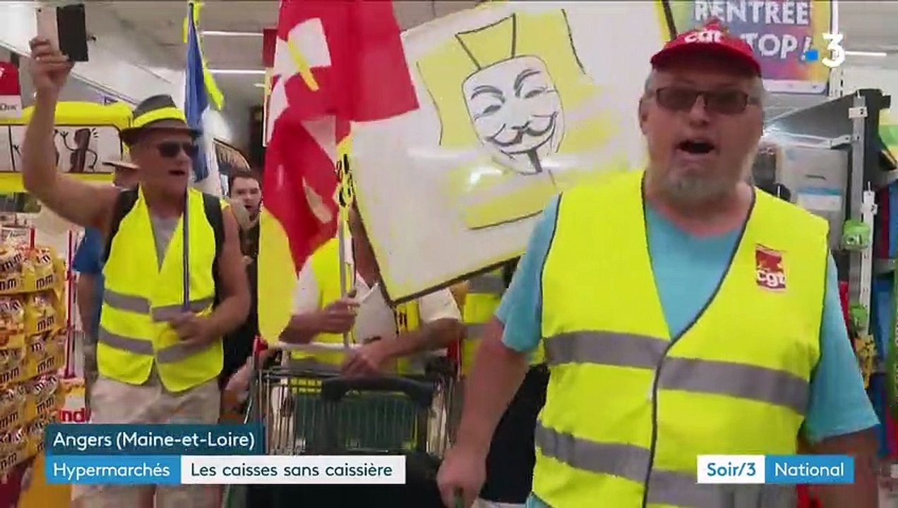 Maine-et-Loire : les "gilets jaunes" perturbent l'ouverture d'un Géant Casino le dimanche sans caissière