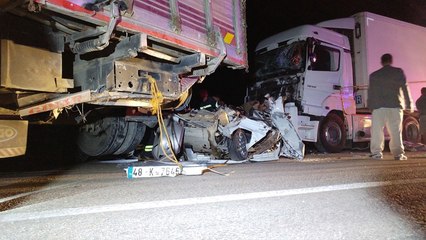 Konya'da feci kaza... 3 ölü, 2 yaralı... Otomobil tanınmaz hale geldi!