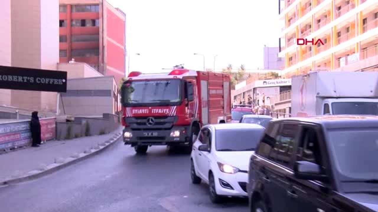 GAZİOSMANPAŞA'DA HASTANE BAHÇESİNDEKİ TRAFODA ÇIKAN YANGIN PANİĞE NEDEN OLDU